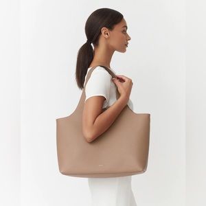 Cuyana System Tote 16-inch cappucino